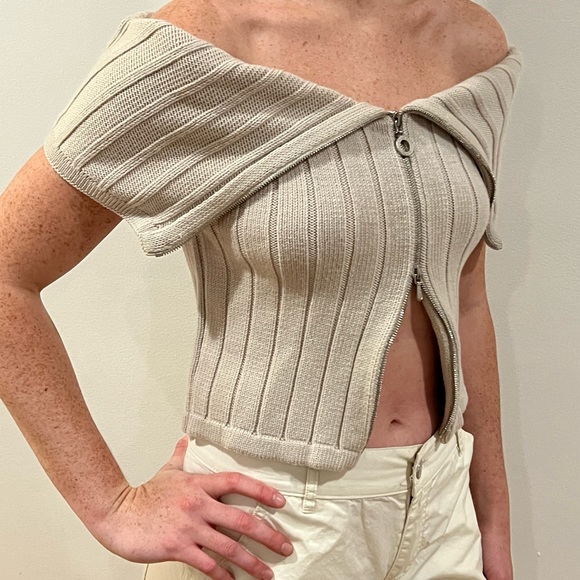 CHANEL SLEEVELESS SWEATER VEST - Picture 4 of 12